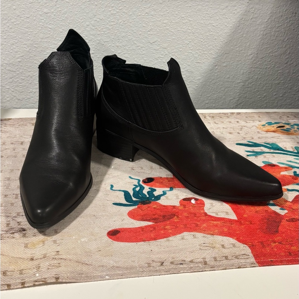 Elegant Black Ankle Boots